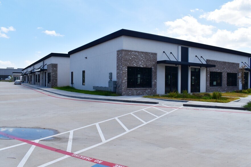 4732 Sugar Grove Blvd, Stafford, TX à louer - Photo de l’immeuble – Image 3 sur 15