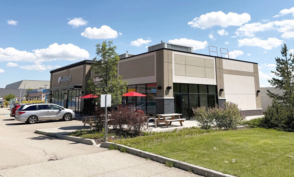 275 Carnegie Dr, St. Albert, AB à louer - Photo de l’immeuble – Image 2 sur 6