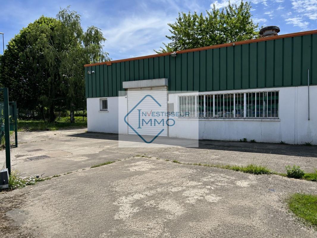 Local d'activités dans Sainte-Geneviève-des-Bois à vendre Photo de l’immeuble– Image 1 sur 7