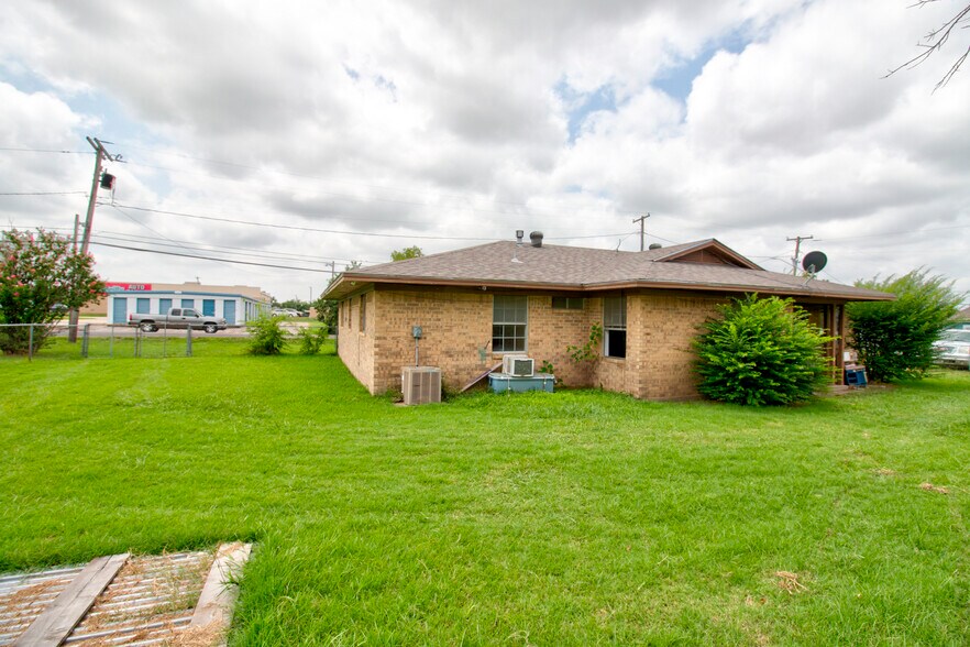 104 Maple st, Gunter, TX à vendre - Photo de l’immeuble – Image 3 sur 19