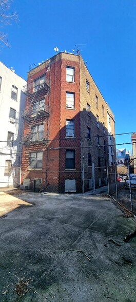600 E 22nd St, Brooklyn, NY à vendre - Photo de l’immeuble – Image 2 sur 3
