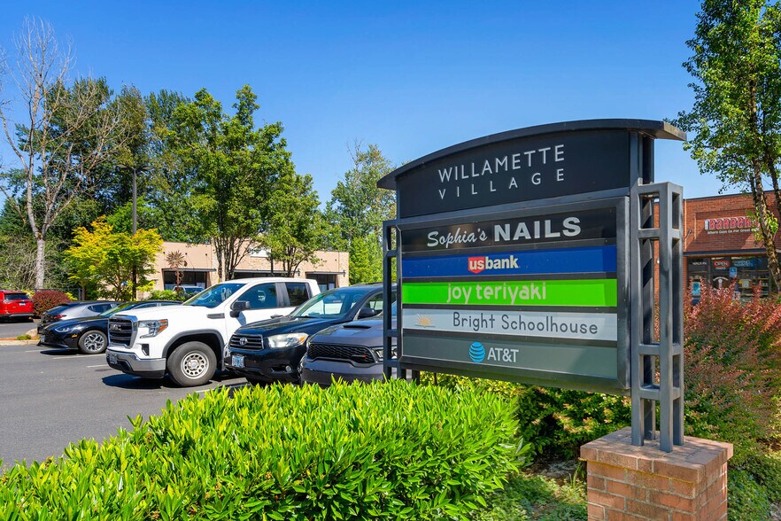 19066 Willamette Dr, West Linn, OR à louer - Photo de l’immeuble – Image 3 sur 8