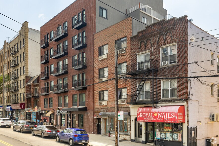 25-24 Broadway, Astoria, NY à louer - Photo de l’immeuble – Image 2 sur 5