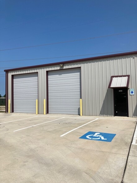 1919 Golden Heights Rd, Fort Worth, TX à louer - Photo principale – Image 3 sur 18