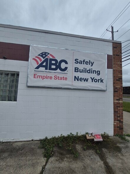 2363 Broadway St, Buffalo, NY à vendre - Photo de l’immeuble – Image 2 sur 29