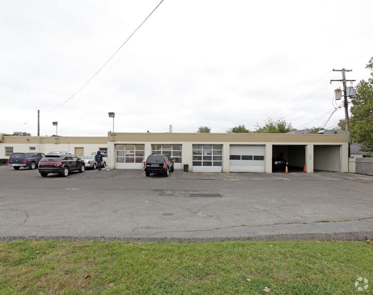 29067 Plymouth Rd, Livonia, MI à vendre - Photo de l’immeuble – Image 2 sur 3