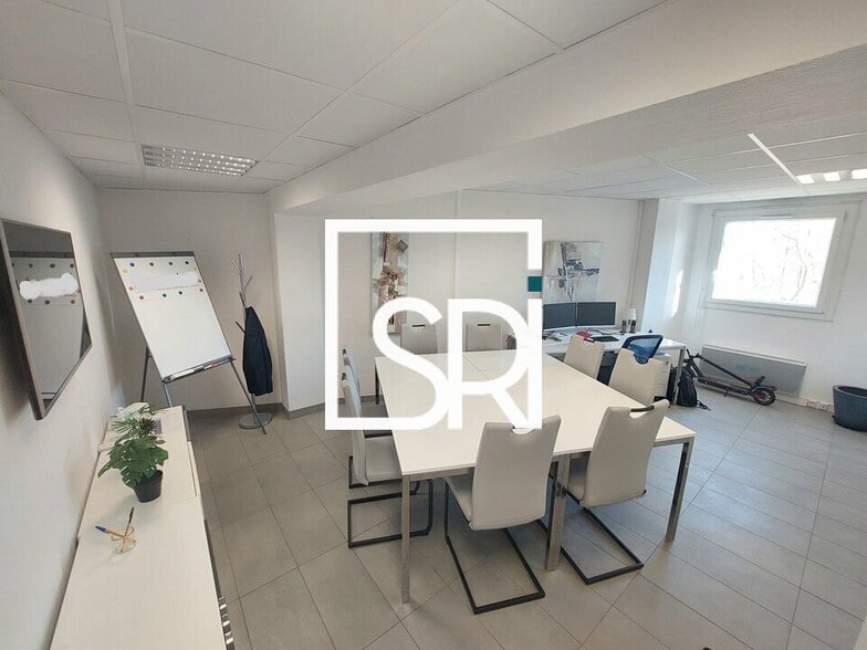 Bureau dans Clermont-Ferrand à vendre - Photo intérieure – Image 1 sur 10