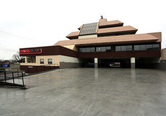 Plus de détails pour 3301 Douglas St, Saanich, BC - Bureau à louer