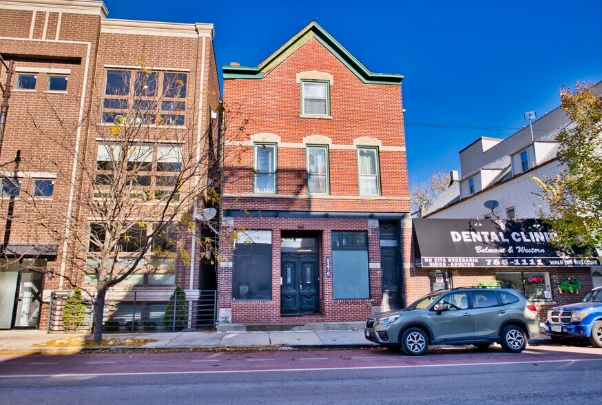 2310 W Belmont Ave, Chicago, IL à vendre - Photo de l’immeuble – Image 2 sur 22