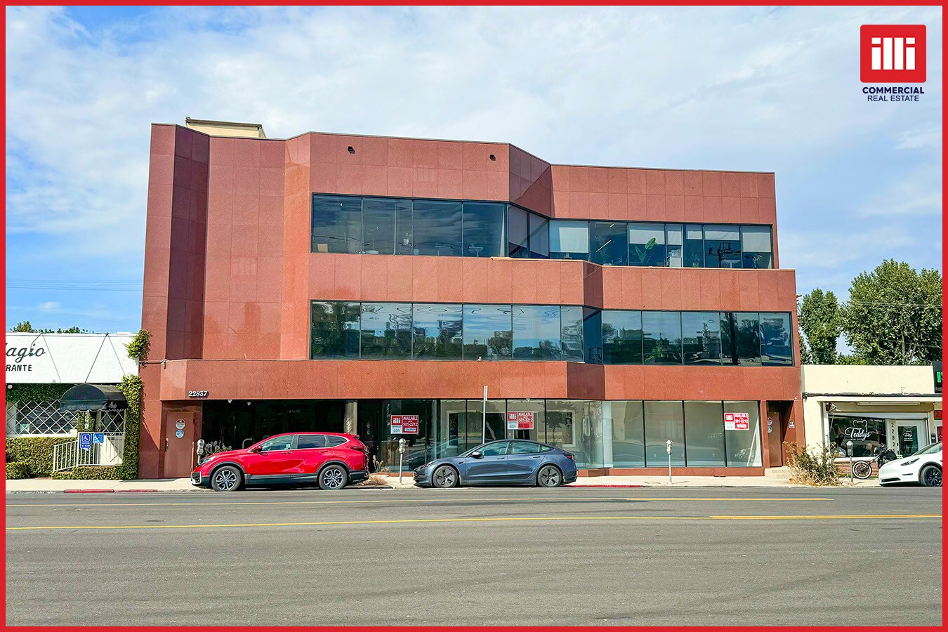 22837 Ventura Blvd, Woodland Hills, CA à louer Photo de l’immeuble– Image 1 sur 11