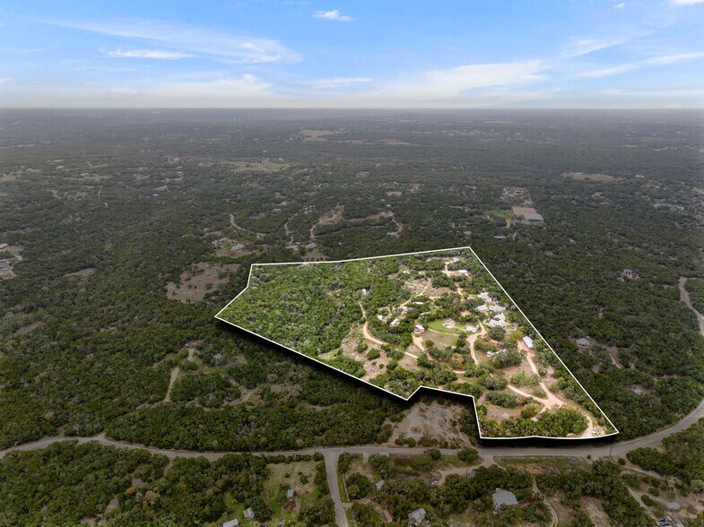 251 Circle Dr, Wimberley, TX à vendre - Photo de l’immeuble – Image 1 sur 84