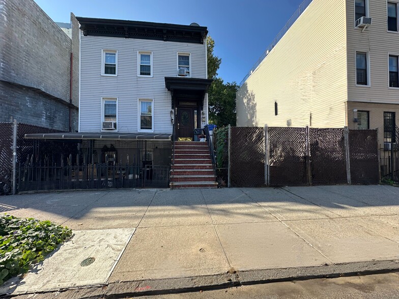 912 Herkimer St, Brooklyn, NY à vendre - Photo de l’immeuble – Image 1 sur 3