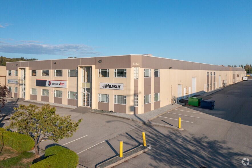 5830 Byrne Rd, Burnaby, BC à louer - Photo principale – Image 2 sur 8