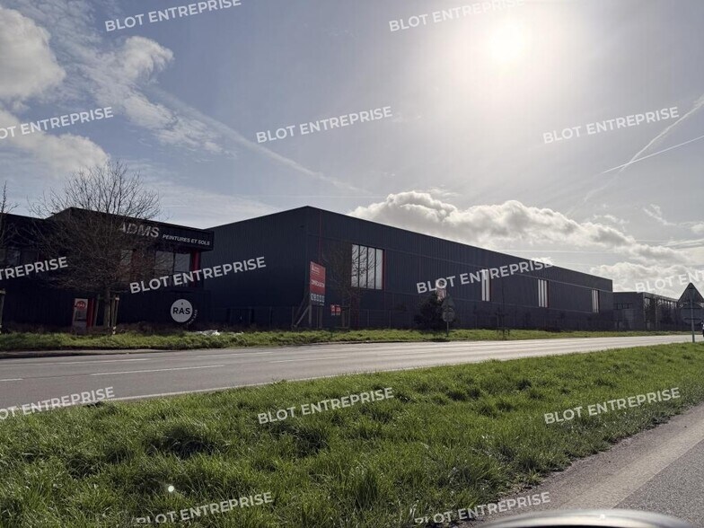 Industriel/Logistique dans Noyal-Châtillon-sur-Seiche à louer - Photo de l’immeuble – Image 1 sur 12