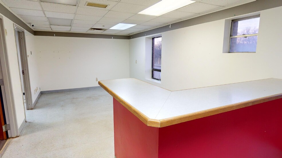 532 E River Rd, Dixon, IL à louer - Photo intérieure – Image 3 sur 12