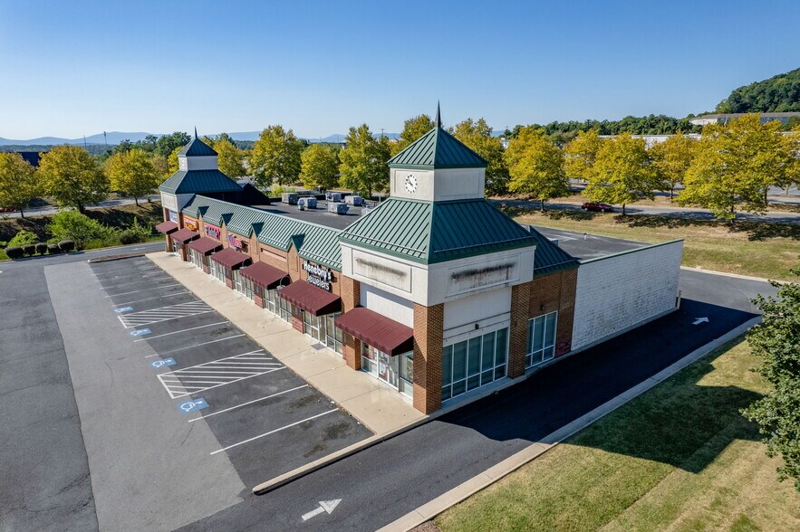 1028 Richmond Ave, Staunton, VA à louer - Photo de l’immeuble – Image 2 sur 26