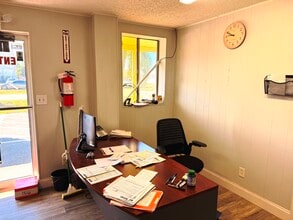 2130 Andrea Ln, Fort Myers, FL à louer Photo intérieure– Image 2 sur 6