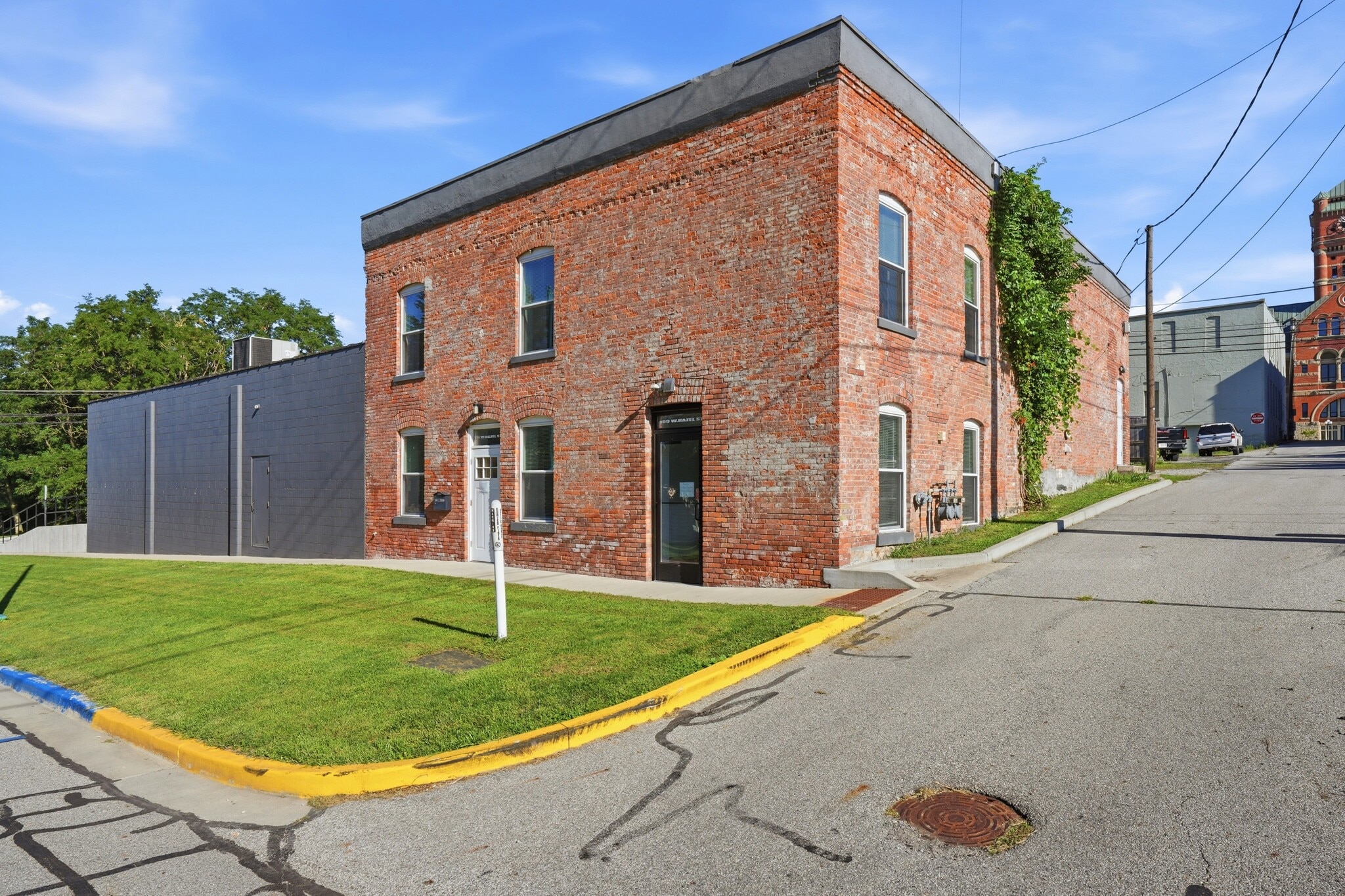111 W Hazel St, Albion, IN à vendre Photo principale– Image 1 sur 39