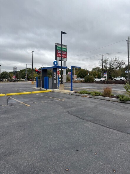 1051 S Willow St, Manchester, NH à louer - Photo de l’immeuble – Image 3 sur 6