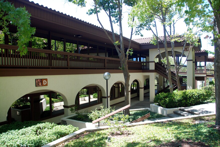 4 Orinda Way, Orinda, CA à louer - Photo de l’immeuble – Image 1 sur 5