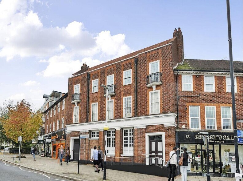 82-84 High St, Ruislip à louer - Photo de l’immeuble – Image 1 sur 2