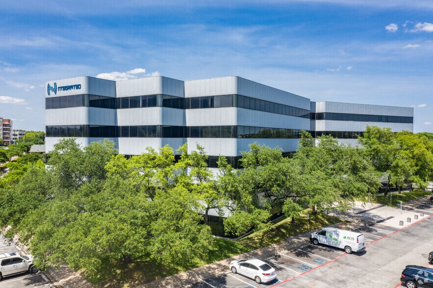 15400 Knoll Trail Dr, Dallas, TX à vendre - Photo principale – Image 1 sur 25