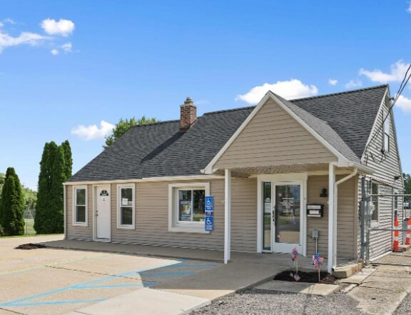 10433 N Holly Rd, Holly, MI à louer - Photo de l’immeuble – Image 1 sur 7