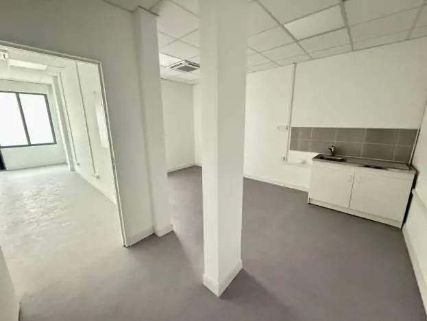 44 Place Francois Mitterrand, Savigny-le-Temple à louer - Photo de l’immeuble – Image 3 sur 4
