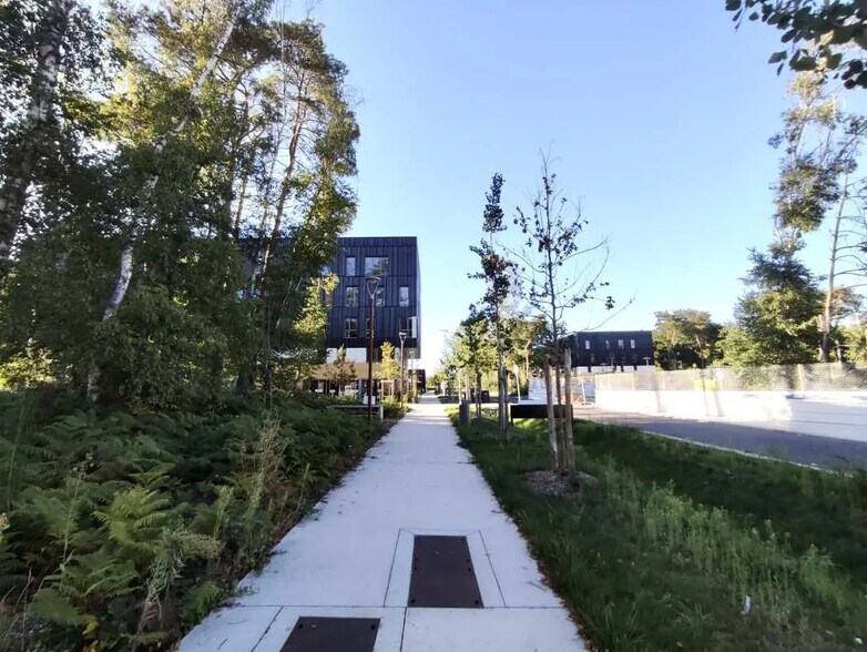Bureau dans Petit-Couronne à louer - Photo de l’immeuble – Image 3 sur 5