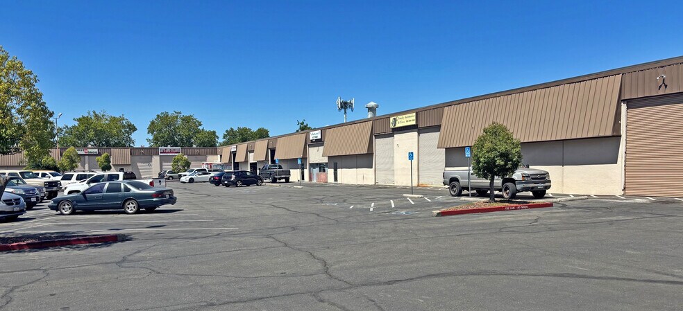 2301 Vehicle Dr, Rancho Cordova, CA à vendre - Photo de l’immeuble – Image 3 sur 3