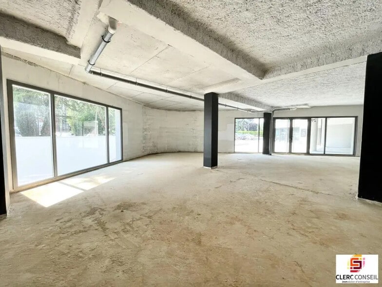 Local commercial dans Bihorel à vendre - Photo de l’immeuble – Image 1 sur 5