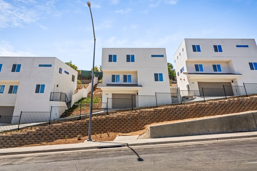 2720 Reo Dr, San Diego, CA à vendre - Photo principale – Image 1 sur 14