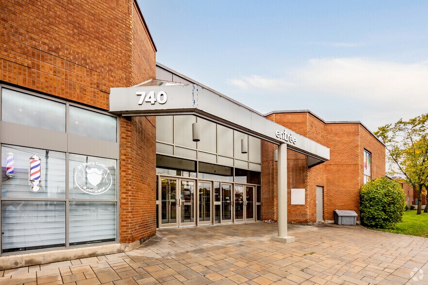 740 Boul de la Côte-Vertu, Montréal, QC à louer - Photo de l’immeuble – Image 1 sur 22