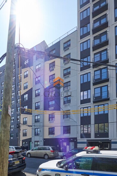 2073 Ryer Ave, Bronx, NY à vendre - Photo de l’immeuble – Image 3 sur 15