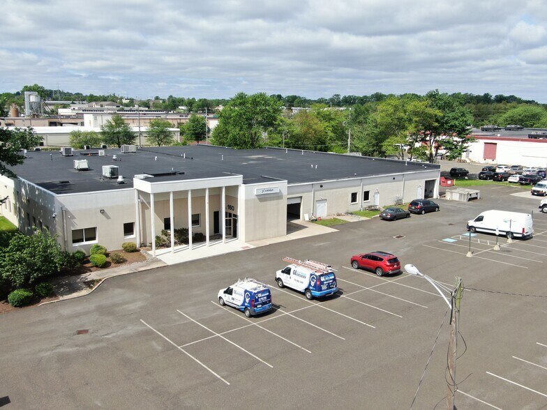 160 Commerce Dr, Montgomeryville, PA à louer - Photo de l’immeuble – Image 2 sur 6