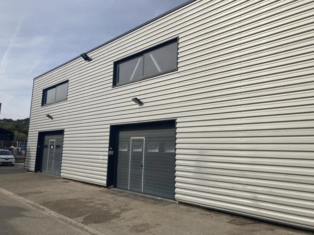 Local d’activités dans Six-Fours-les-Plages à louer Photo de l’immeuble– Image 1 sur 10