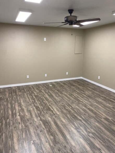 304 S Magnolia Blvd, Magnolia, TX à louer - Photo de l’immeuble – Image 3 sur 6