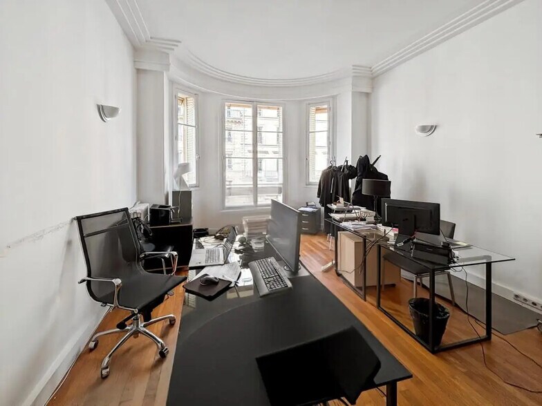 Bureau dans Paris à louer - Photo de l’immeuble – Image 2 sur 7