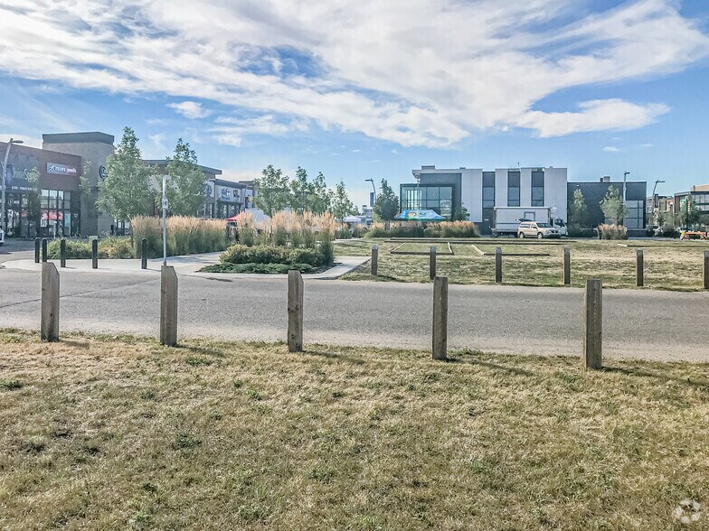 6103 Currents Dr NW, Edmonton, AB à louer - Photo de l’immeuble – Image 2 sur 2