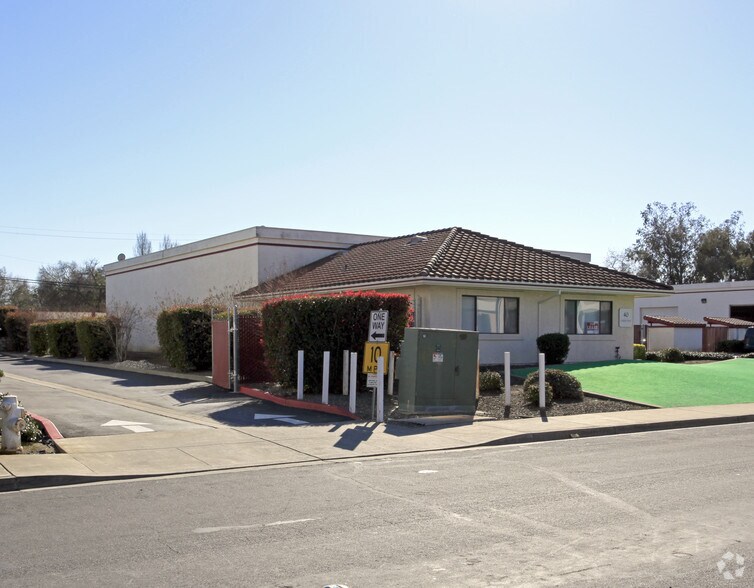 40 Union Way, Vacaville, CA à louer - Photo de l’immeuble – Image 3 sur 25