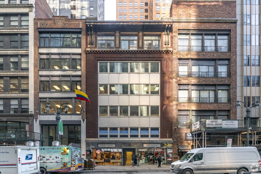 6 E 46th St, New York, NY à louer - Photo principale – Image 1 sur 5