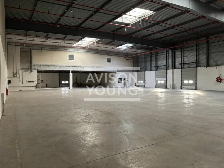 Local d’activités dans Stains à louer - Photo intérieure – Image 2 sur 9