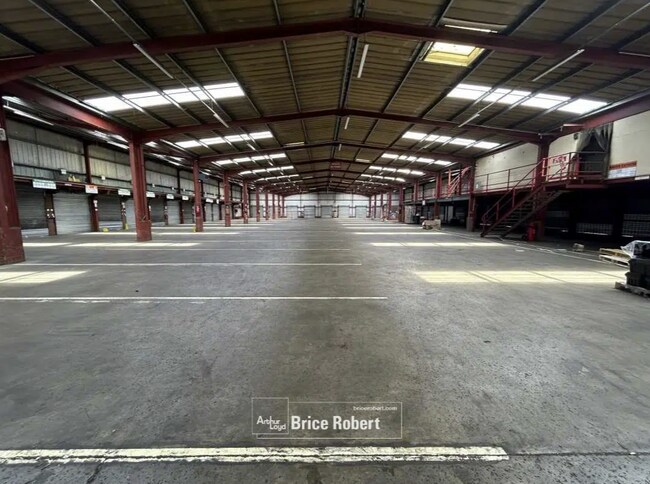 Plus de détails pour 15 Rue Commandant Charcot, Saint-Priest - Industriel/Logistique à vendre