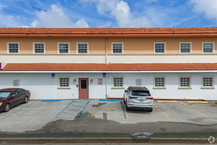 2800 E Commercial Blvd, Fort Lauderdale, FL à louer - Photo de l’immeuble – Image 3 sur 5