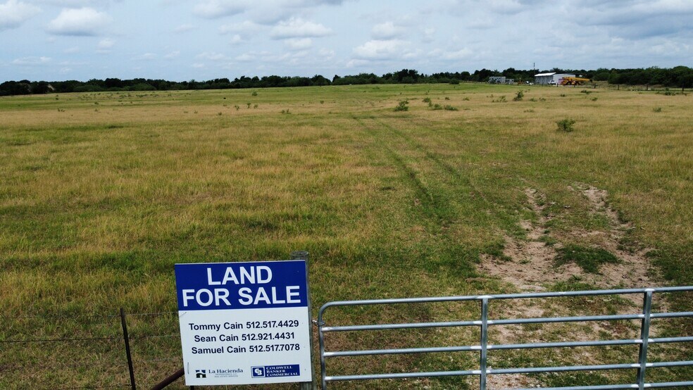 1119 County Road 301, Elgin, TX à vendre - Photo de l’immeuble – Image 3 sur 26