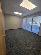 10054-10098 Magnolia Ave, Riverside, CA à louer Photo intérieure– Image 2 sur 9