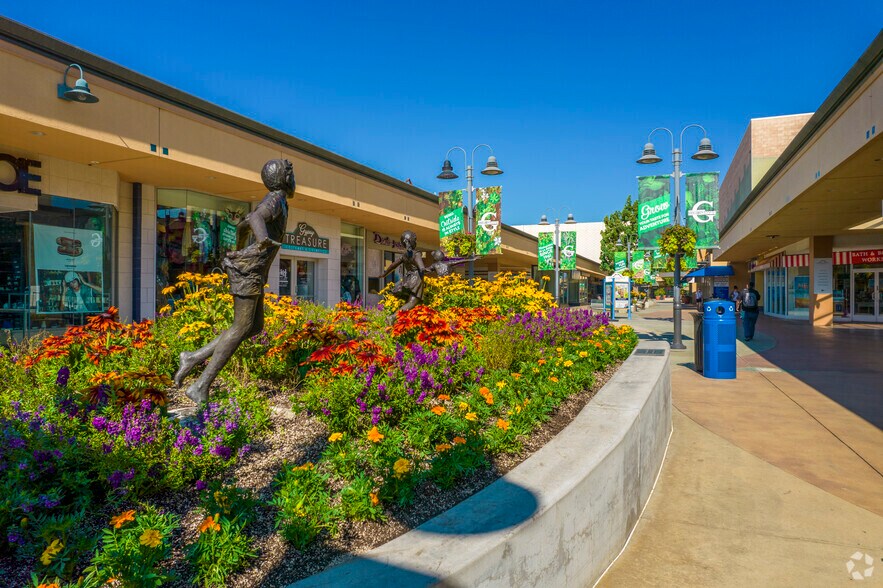 5500 Grossmont Center Dr, La Mesa, CA à louer - Photo de l’immeuble – Image 1 sur 7