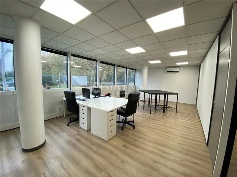Bureau dans Guyancourt à louer - Photo de l’immeuble – Image 1 sur 8