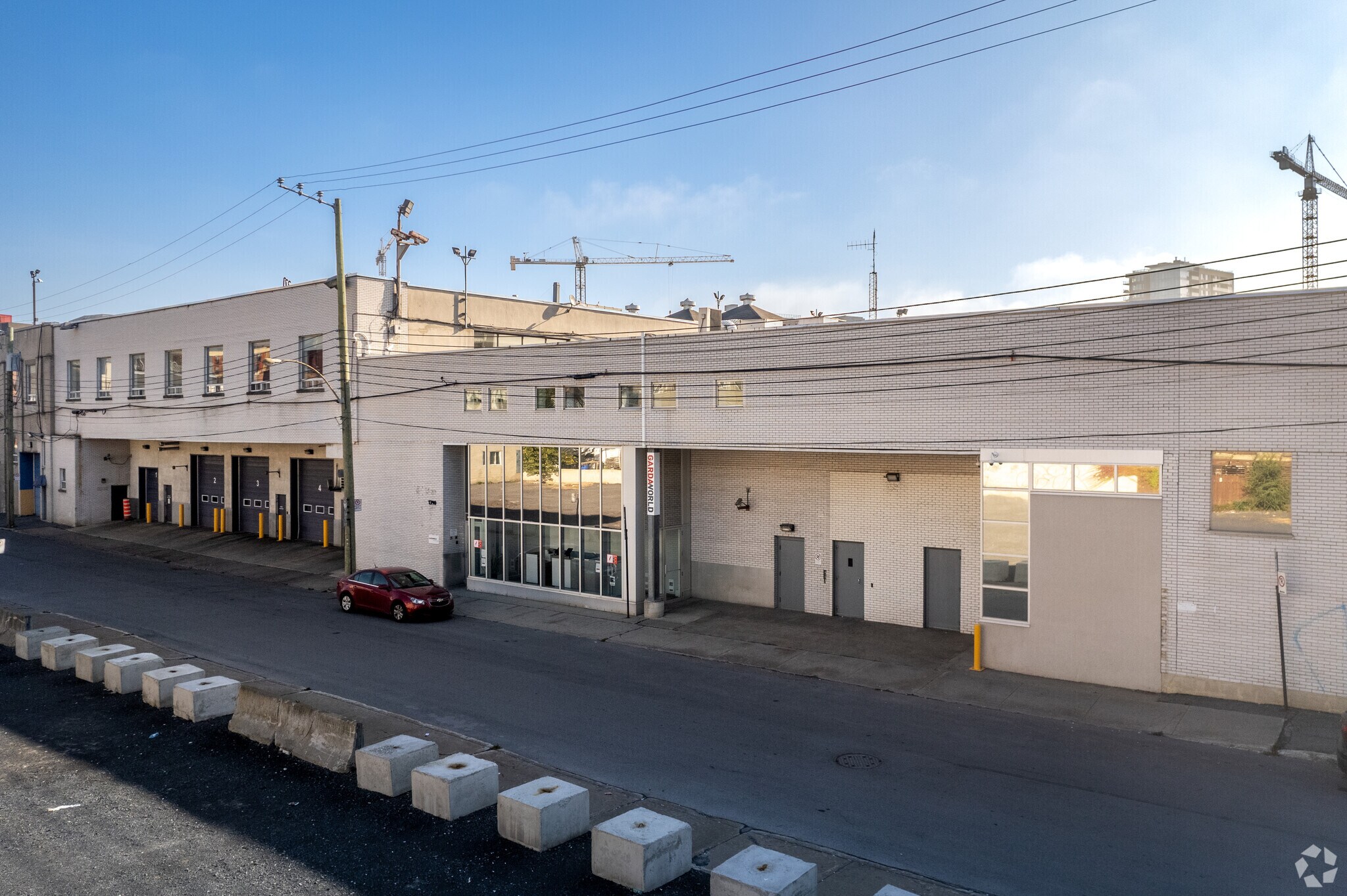 1320-1390 Rue Barré, Montréal, QC à louer Photo de l’immeuble– Image 1 sur 15