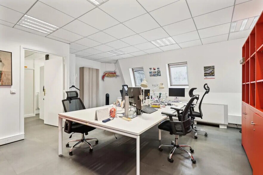 10 Rue Chauchat, Paris à louer - Photo de l’immeuble – Image 1 sur 17